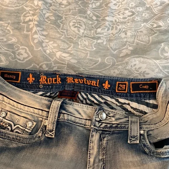 Light Blue Rock Revival Cropped Jeans Size 27 & 29 NWT - Picture 9 of 9